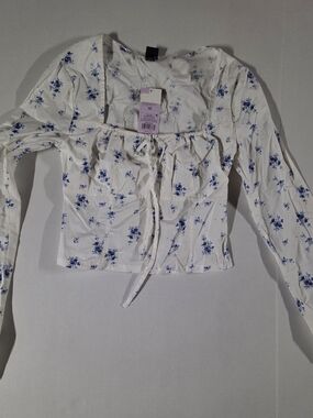 wild fable White and Blue Floral Tie-Front Long Sleeve Crop Top